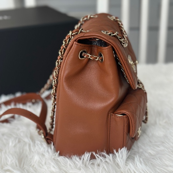 ❌ SOLD ❌ CHANEL 23A DUMA BACKPACK LIGHT BROWN CALFSKIN - Picture 2 of 12